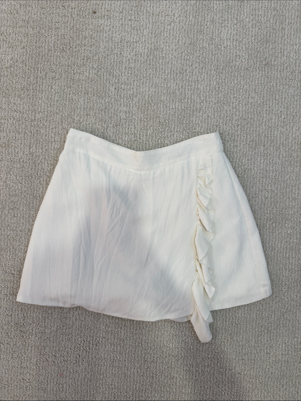 DO+BE White Ruffle Skort Size Small